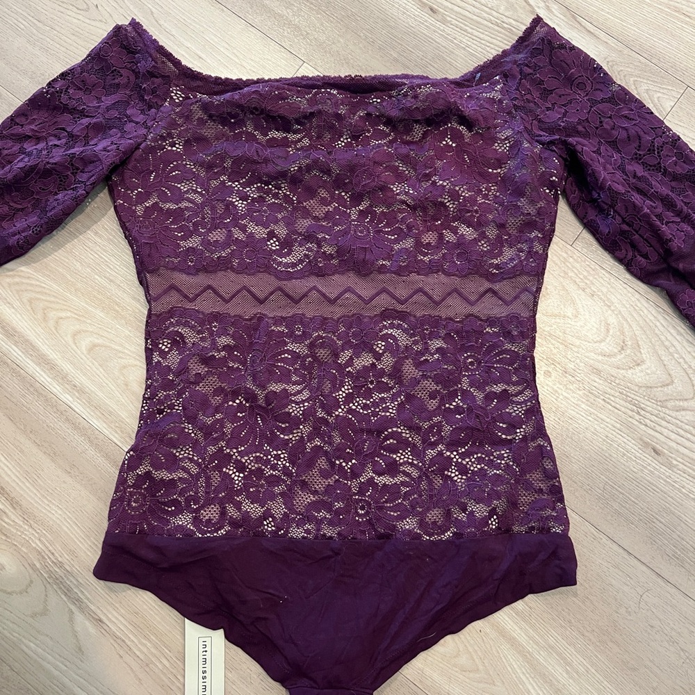 INTIMISSIMI Elegant Purple Lace Off-Shoulder bodysuit